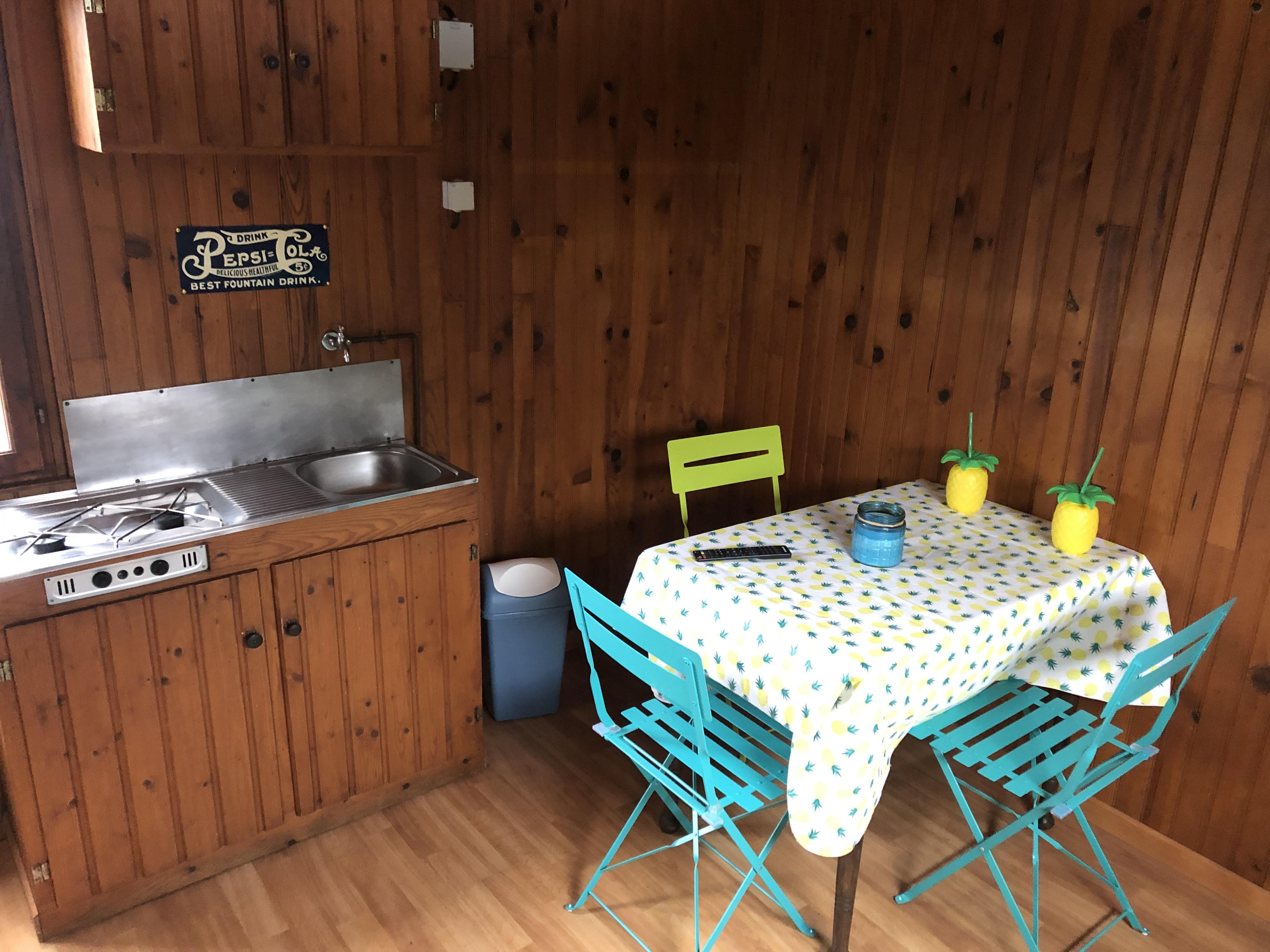 Bungalow Sans Wc Et Douches Avec Point D'eau Sauf L Hiver Acces Au Bloc Sanitaire Uniquement Bungalow Sans Wc Et Douches Avec Point D'eau Sauf L Hiver Acces Au Bloc Sanitaire Uniquement