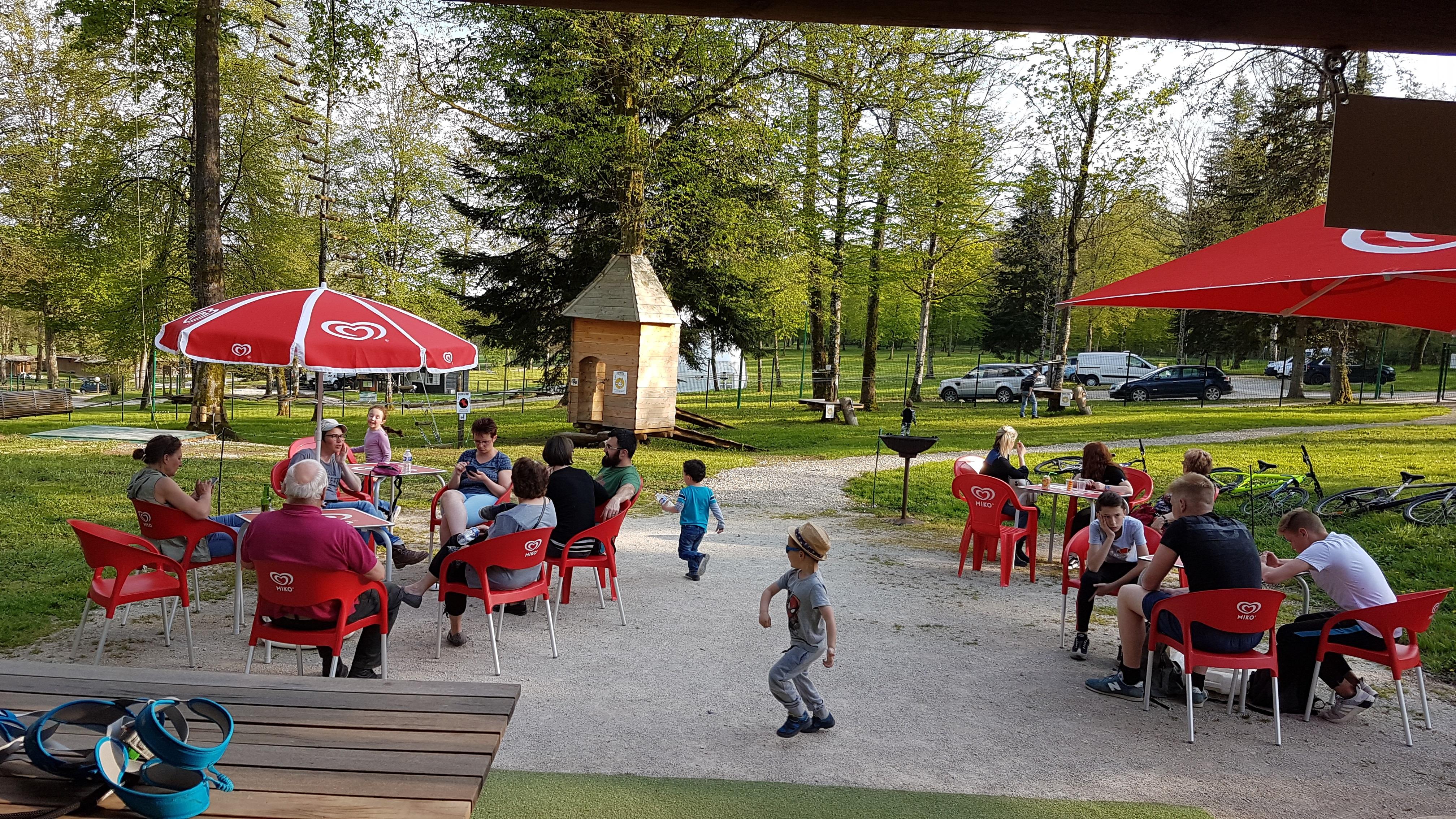 Equipe d'accueil Camping Du Buisson - Louvemont Equipe d'accueil Camping Du Buisson - Louvemont