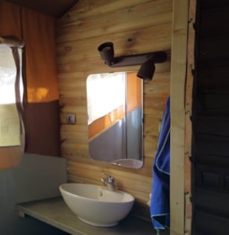 Location - Bungalow Cozy : 2 Chambres, Salle De Bain, Wc, Cuisine, Plancha - Camping Les Rives du Lac