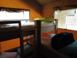 Location - Bungalow Cozy : 2 Chambres, Salle De Bain, Wc, Cuisine, Plancha - Camping Les Rives du Lac