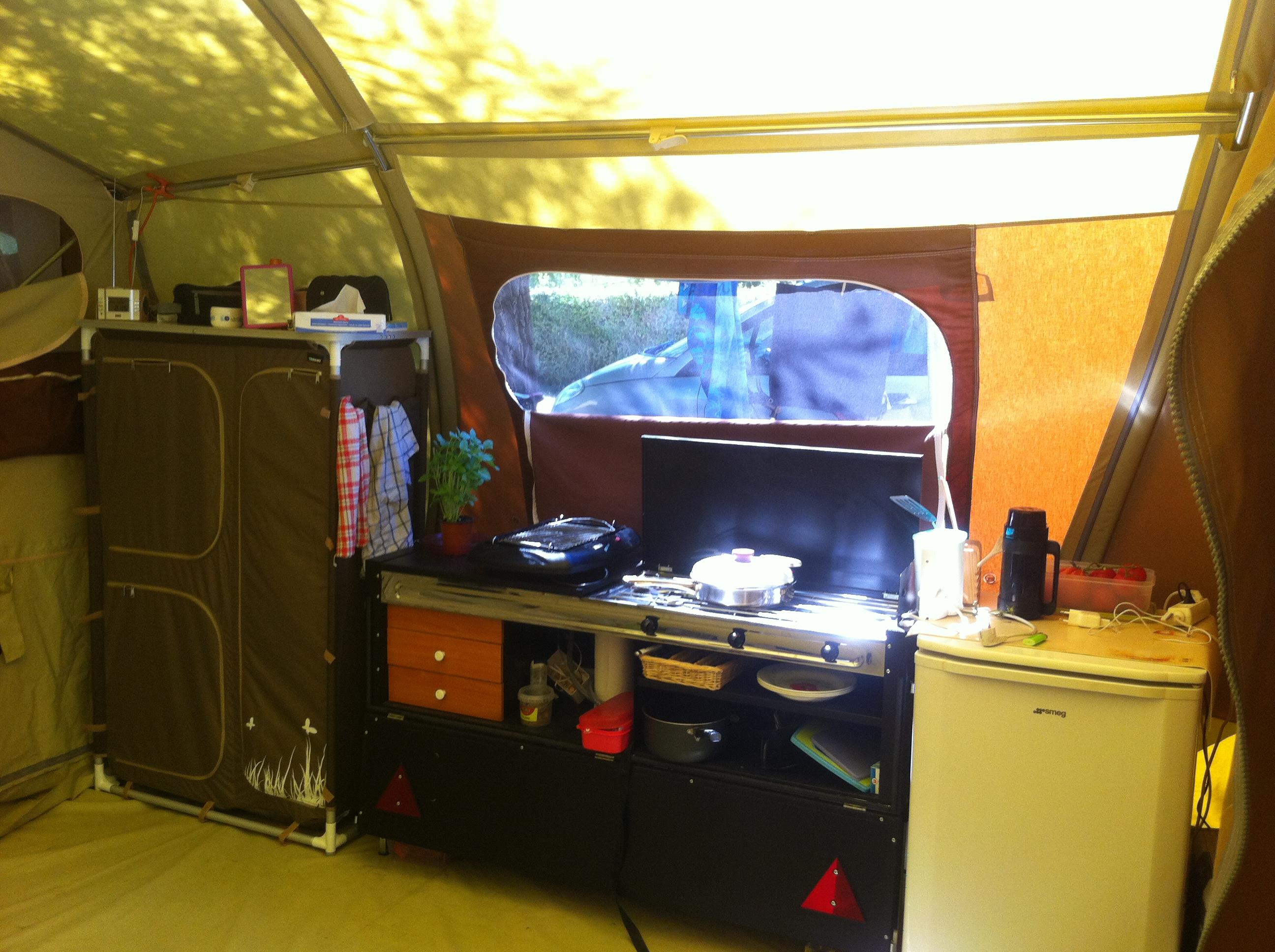 Location - Tente Raclet Safari - 4 Personnes - 2 Chambres Avec 2 Lits (160 X 205) - Cuisine Équipée - Salon De Jardin - Camping La Peyrugue