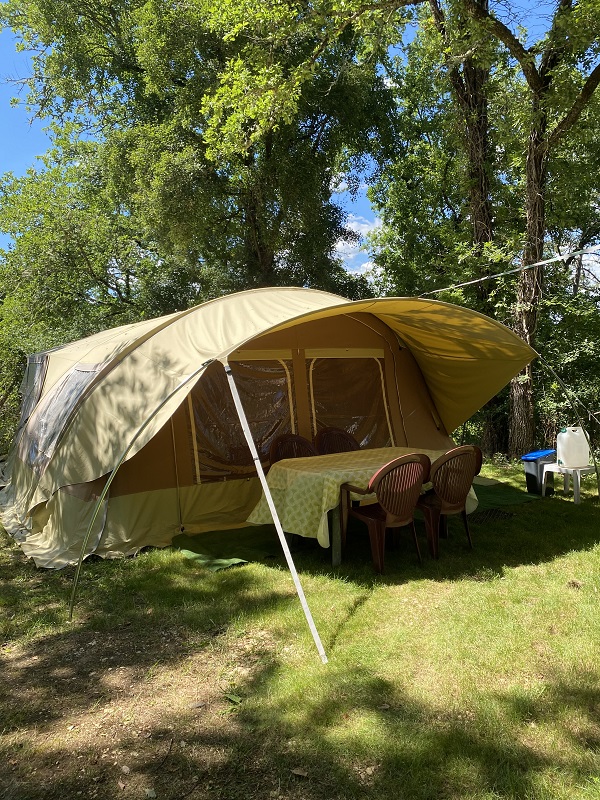Location - Tente Raclet Safari - 4 Personnes - 2 Chambres Avec 2 Lits (160 X 205) - Cuisine Équipée - Salon De Jardin - Camping La Peyrugue