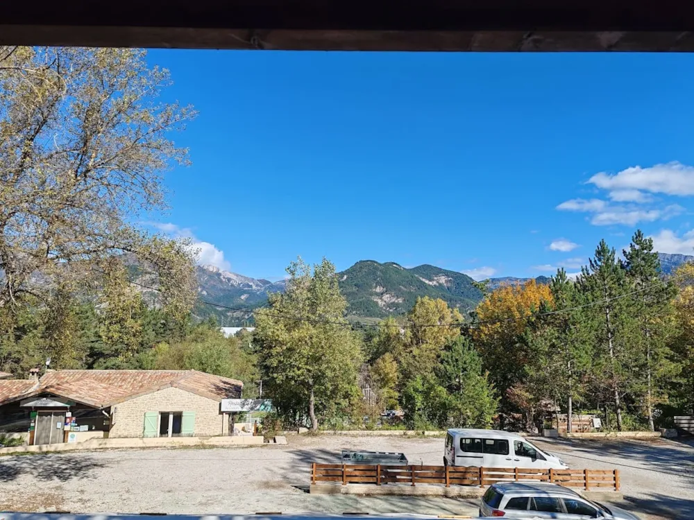 Location - Chalet Confort Vercors 42M² - 3 Chambres + 2 Sdb + Terrasse Couverte - - Flower Camping la Pinède