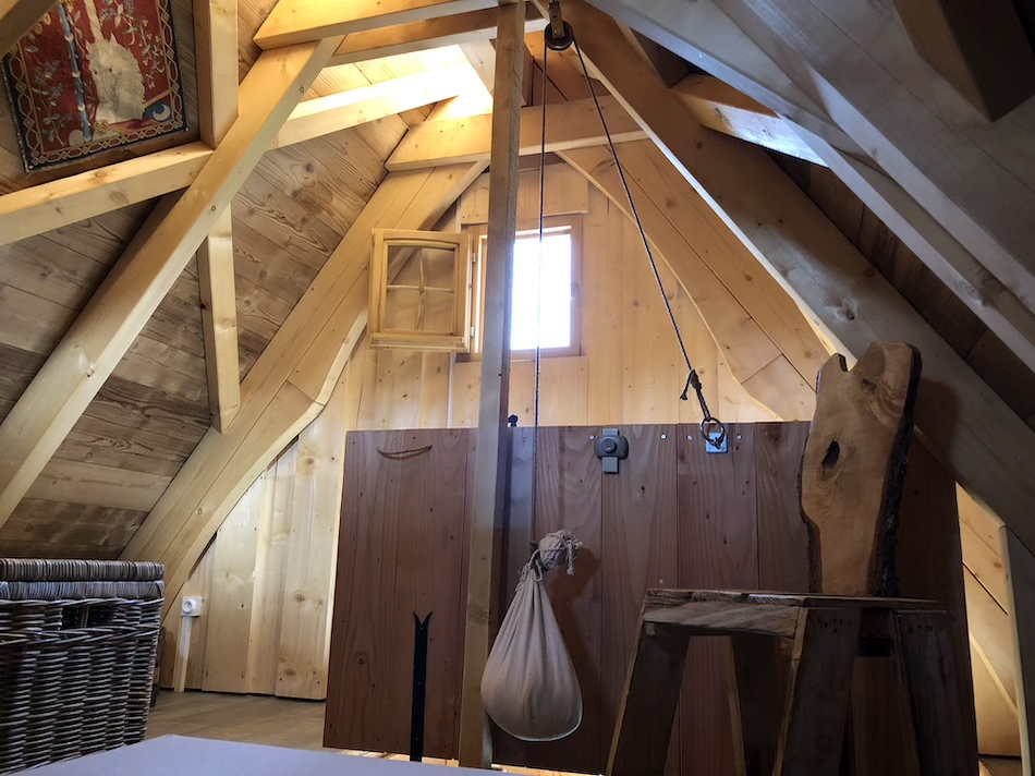 Location - Chalet Sur Pilotis - Le Grenier Blochet, - 16M2- 1 Chambre - Atypique, Un Rêve D'enfant - Camping Ecologique LA ROCHE D'ULLY