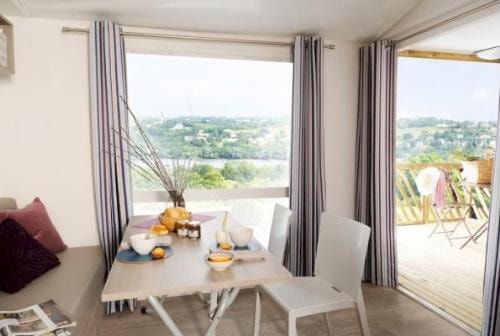 Mobilhome Loggia 2 Chambres Pour Max 4 Pers.