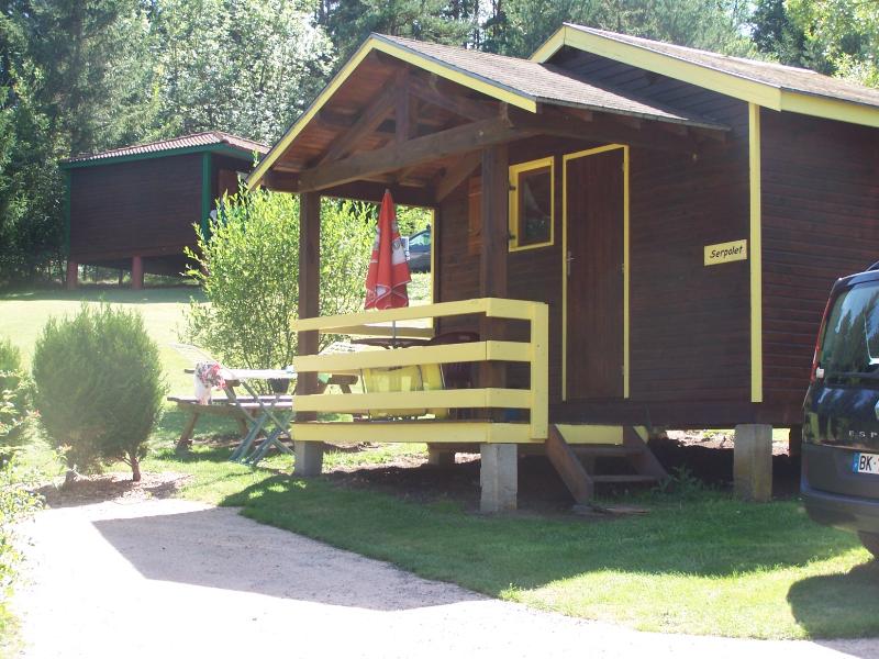 Accommodation - Cabanon Standard Jaune 12M² 1 Bedroom + Terrace 3M² - Without Toilet Block - Flower Camping La Rochelambert
