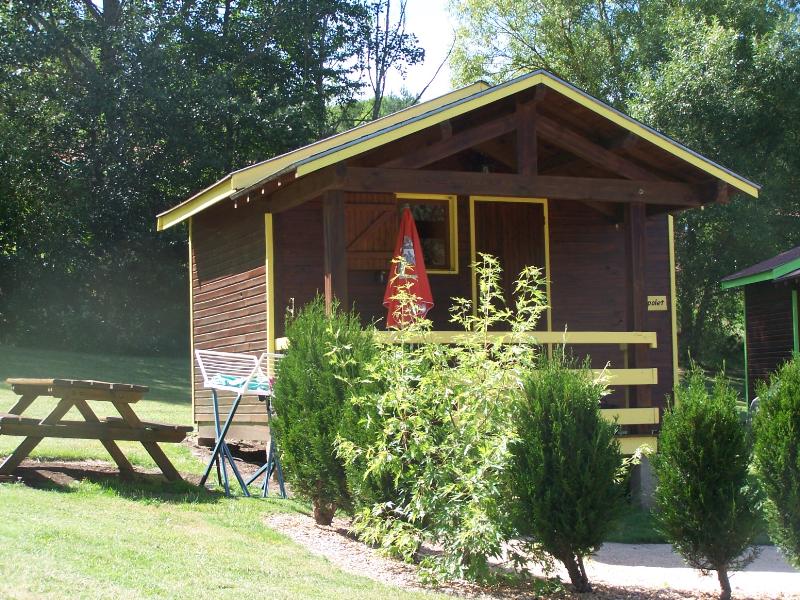 Accommodation - Cabanon Standard Jaune 12M² 1 Bedroom + Terrace 3M² - Without Toilet Block - Flower Camping La Rochelambert