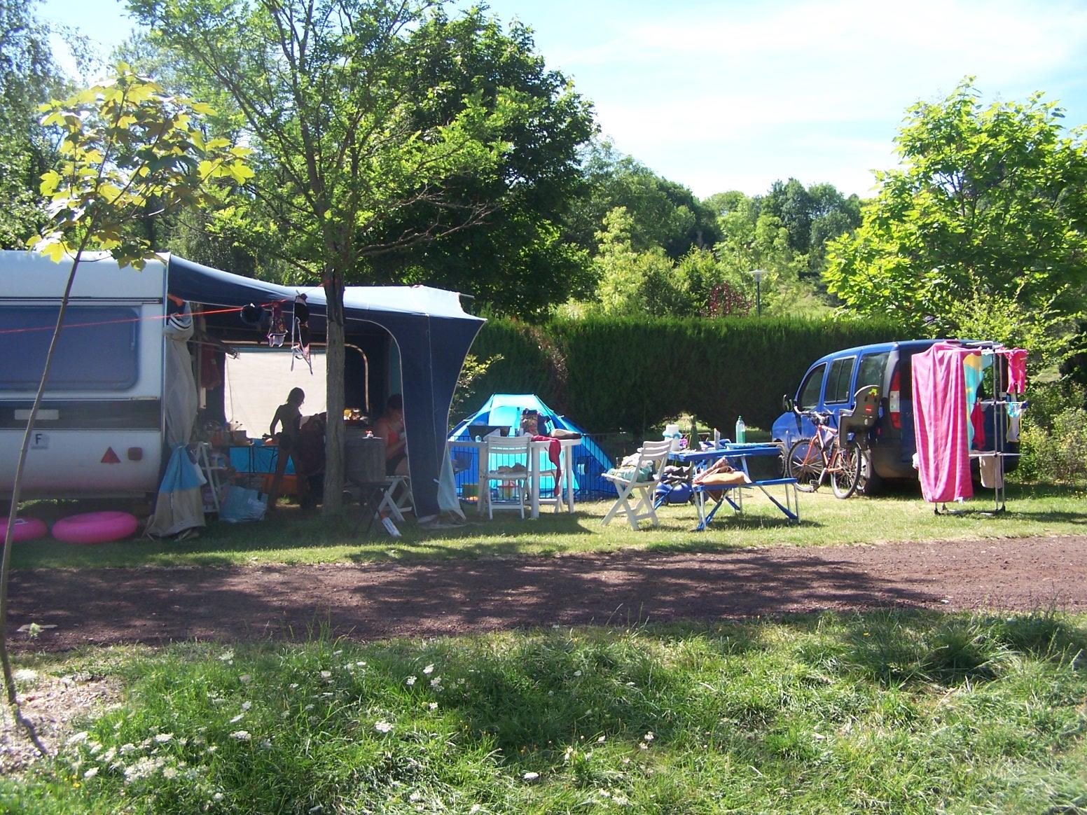 Pitch - Comfort Package (1 Tent, Caravan Or Motorhome / 1 Car / Electricity 16A) - Flower Camping La Rochelambert