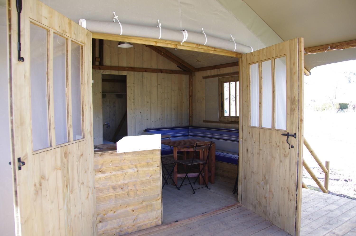Accommodation - Cabin Lodge 4 Saisons Confort 25M² - 25M²- 2 Bedrooms + Sheltered Terrace 12M² - Flower Camping La Rochelambert