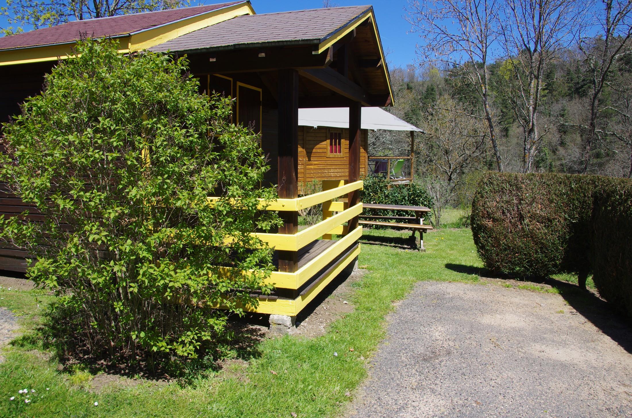 Accommodation - Cabanon Standard Jaune 12M² 1 Bedroom + Terrace 3M² - Without Toilet Block - Flower Camping La Rochelambert