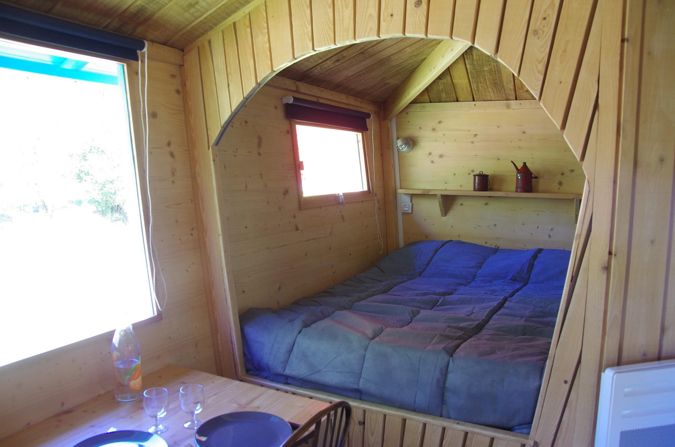 Accommodation - Cabin Robinson 15M² - 1 Bedroom - Bathroom + Terrace 14M² - Flower Camping La Rochelambert