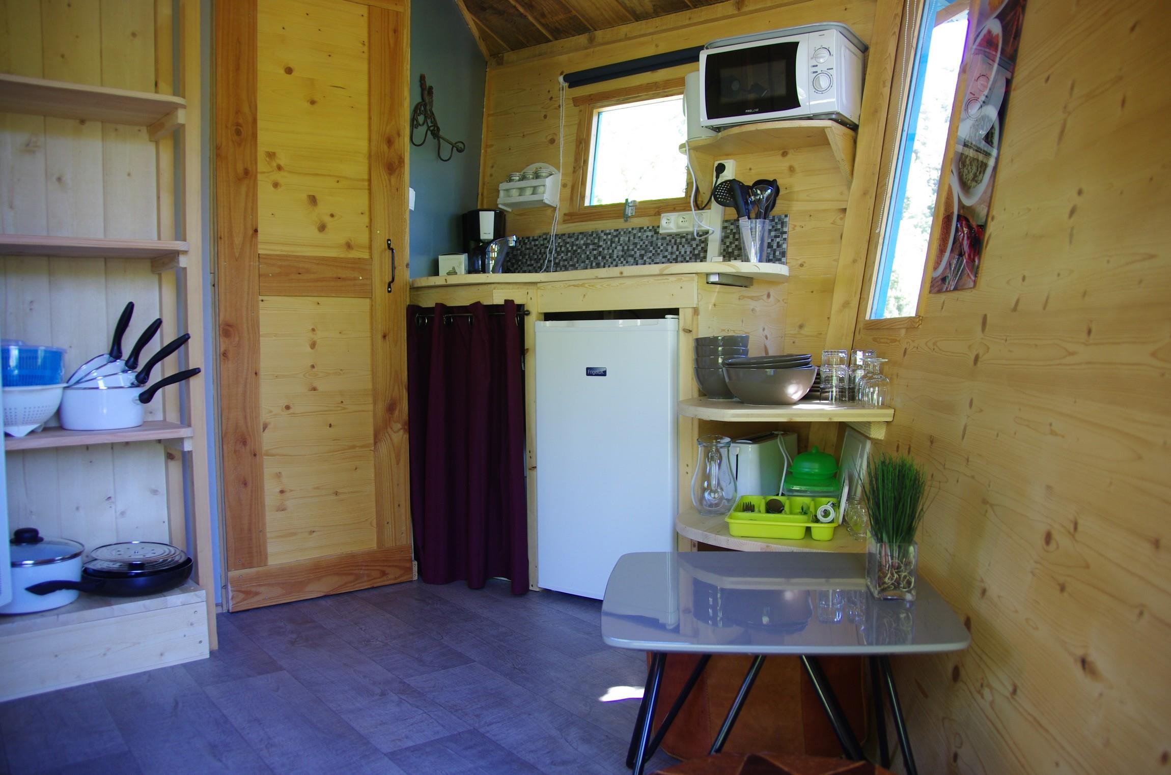 Accommodation - Cabin Robinson 15M² - 1 Bedroom - Bathroom + Terrace 14M² - Flower Camping La Rochelambert