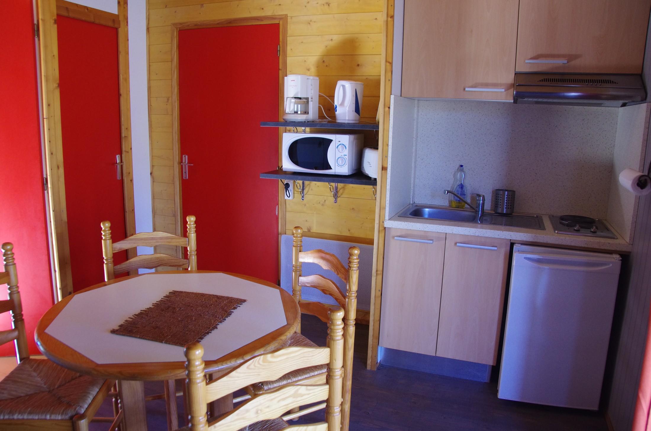 Accommodation - Chalet Marina Confort 30M² 2 Bedrooms - Adapted To The People With Reduced Mobility + Sheltered Terrace 15M² - Flower Camping La Rochelambert