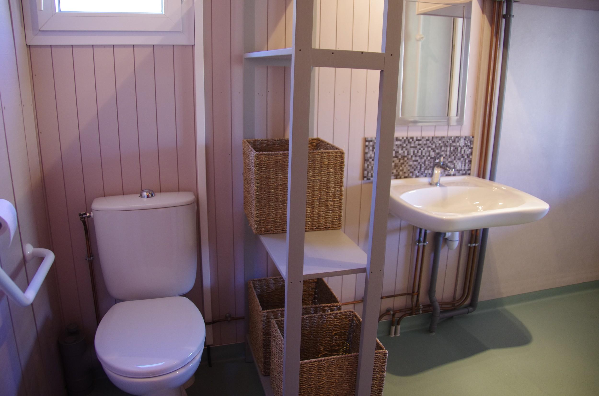 Accommodation - Chalet Marina Confort 30M² 2 Bedrooms - Adapted To The People With Reduced Mobility + Sheltered Terrace 15M² - Flower Camping La Rochelambert