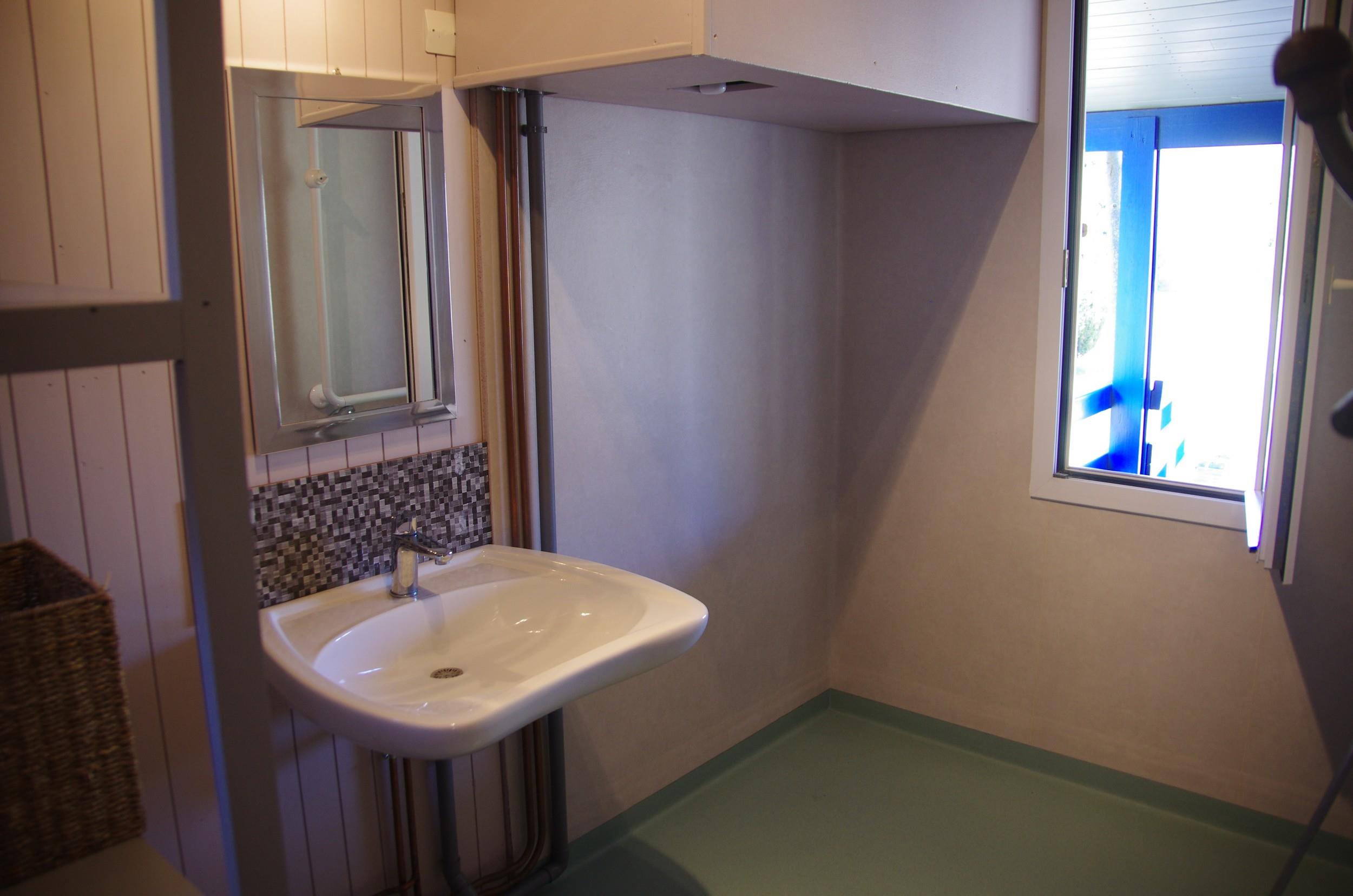 Accommodation - Chalet Marina Confort 30M² 2 Bedrooms - Adapted To The People With Reduced Mobility + Sheltered Terrace 15M² - Flower Camping La Rochelambert