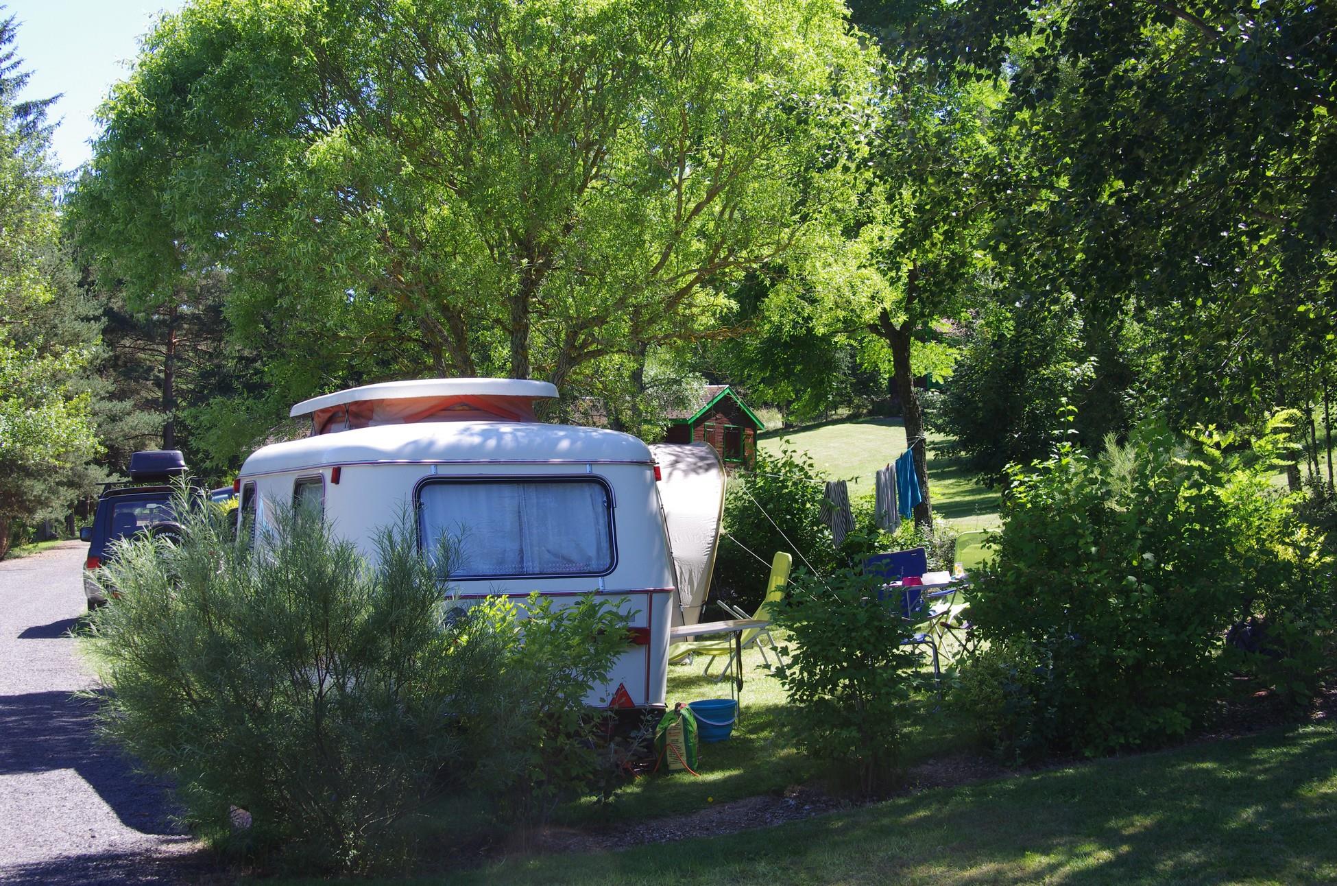 Pitch - Comfort Package (1 Tent, Caravan Or Motorhome / 1 Car / Electricity 16A) - Flower Camping La Rochelambert