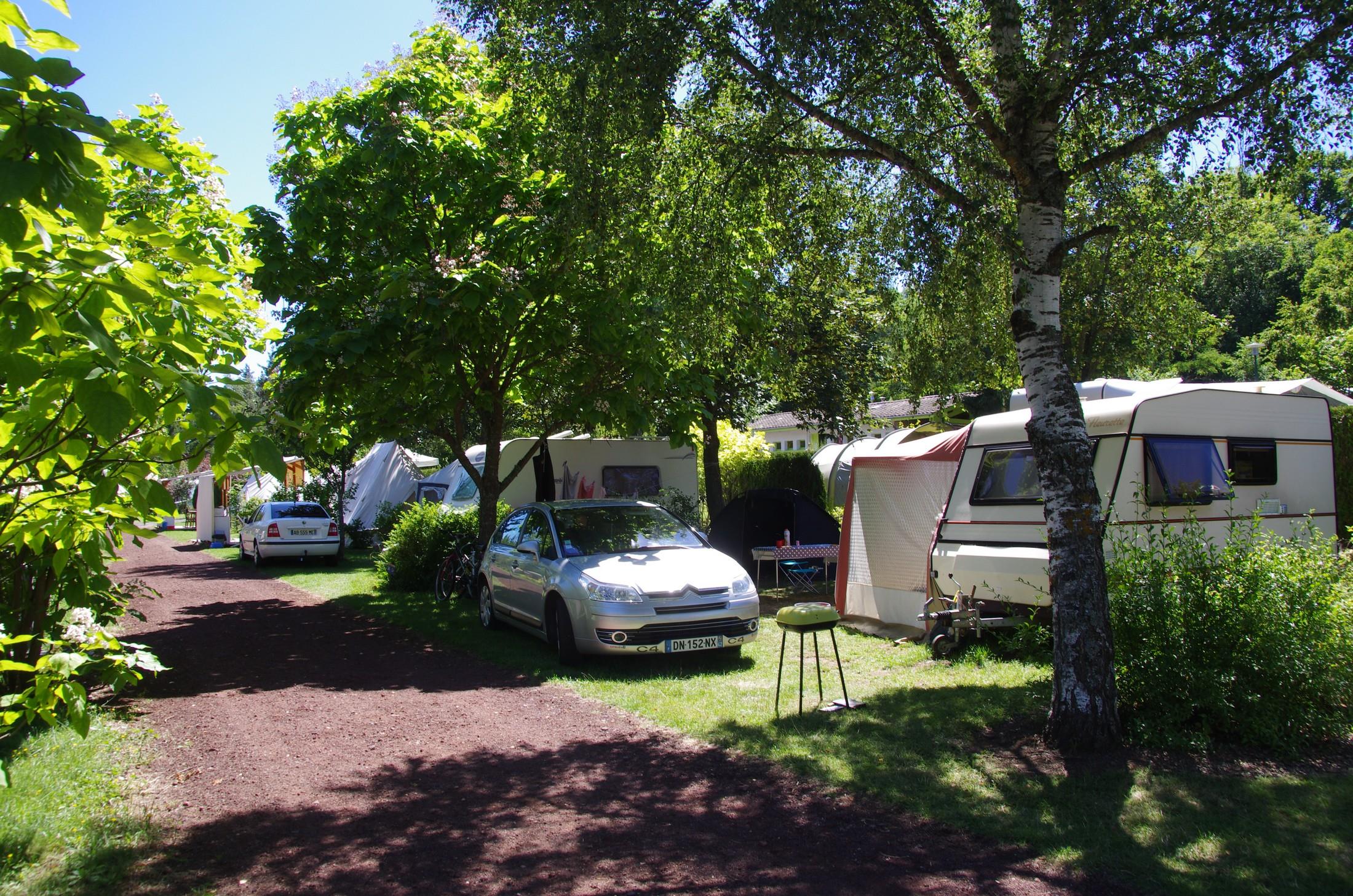 Pitch - Comfort Package (1 Tent, Caravan Or Motorhome / 1 Car / Electricity 16A) - Flower Camping La Rochelambert