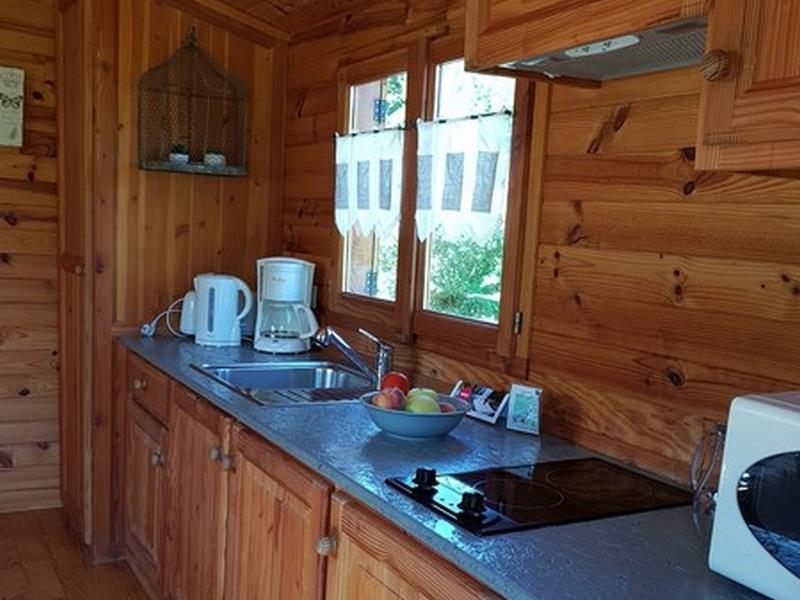 Accommodation - Gipsy Caravan Velay 18M² + Velay 18M² Terras 15M² - Flower Camping La Rochelambert