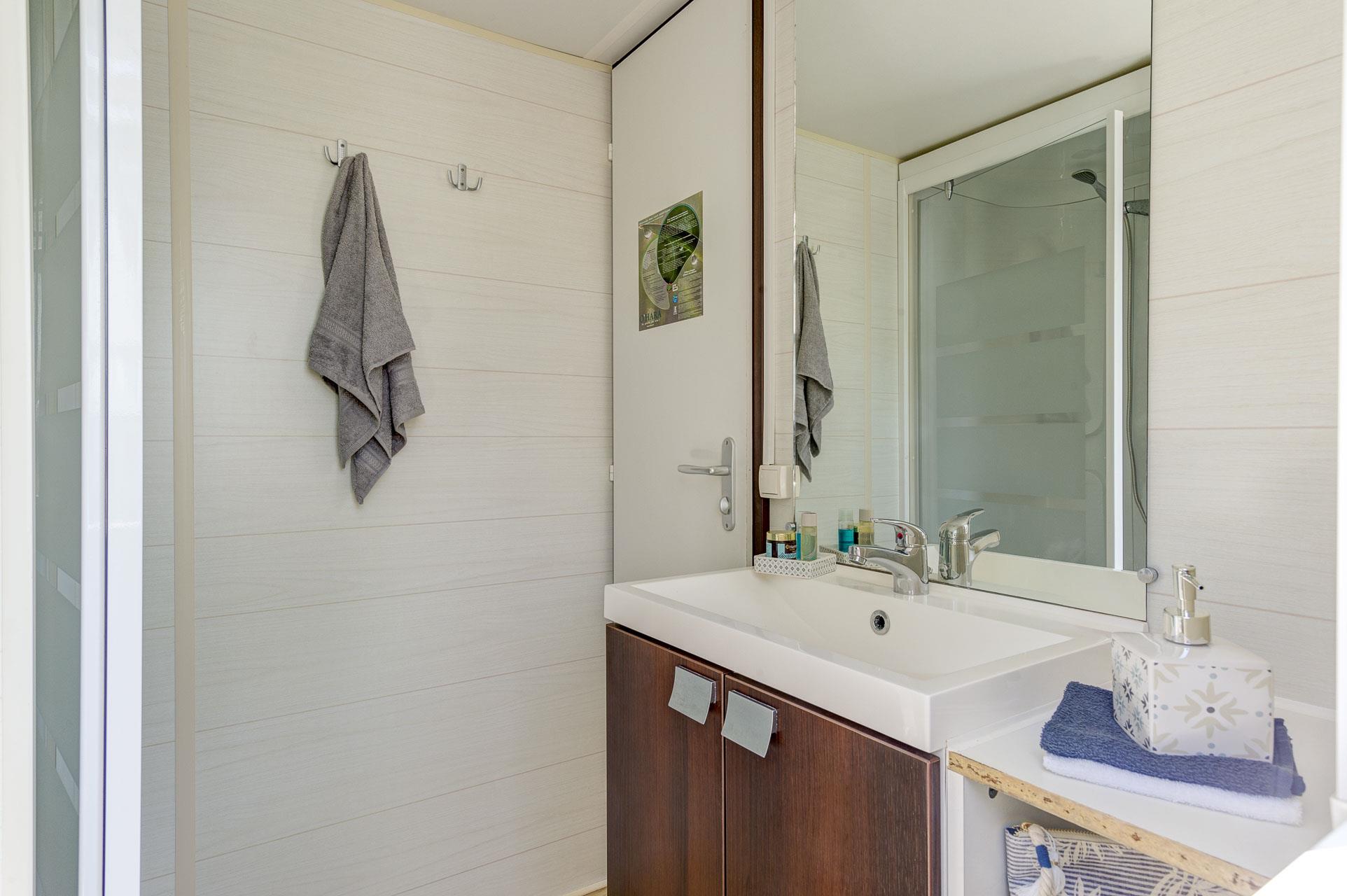 Location - Confort Duo - 20M² - 2 Chambres - Camping LE CABELLOU PLAGE*****