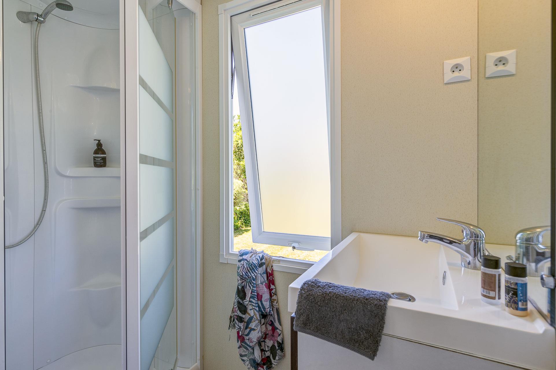 Location - Confort Océane - 27M² - 2 Chambres - Camping LE CABELLOU PLAGE*****