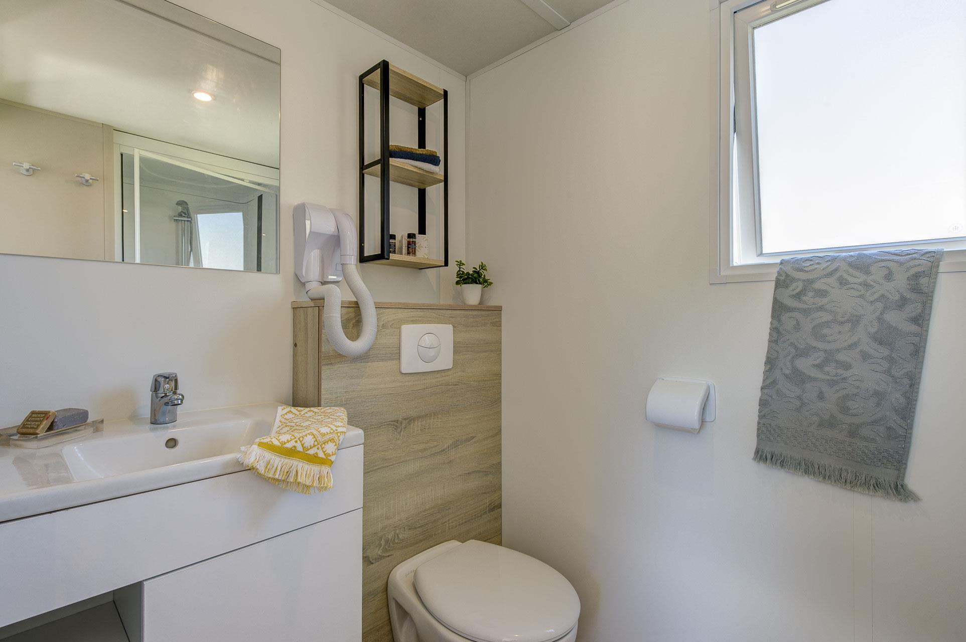 Location - Premium Iroise - 32M² - 2 Chambres 2 Salles D'eau - Camping LE CABELLOU PLAGE*****