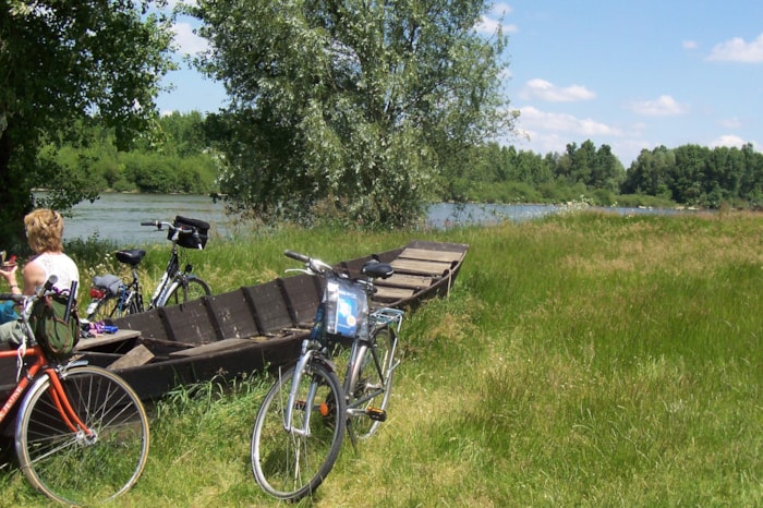 Coffret Châteaux À Vélo - Aventure - Hébergement En Tente