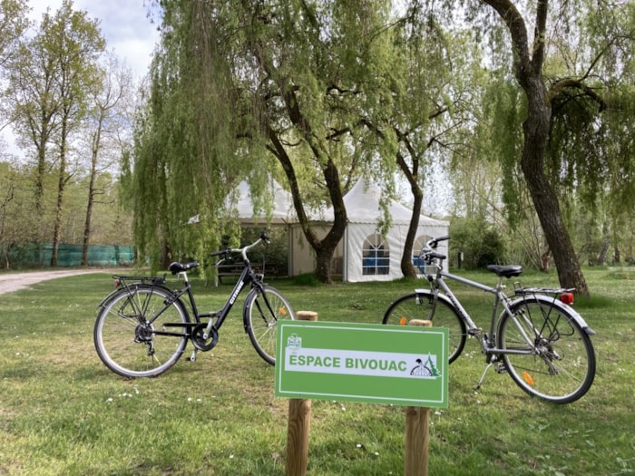Coffret Châteaux À Vélo - Aventure - Hébergement En Tente