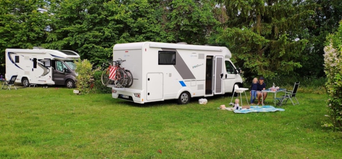 Piazzola Classique (Tenda, Roulotte, Camper / 1 Auto / Elettricità 10A)