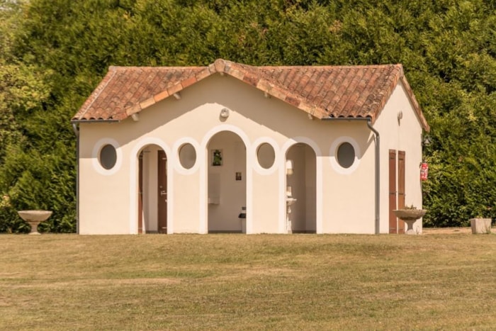 Piazzola Grand Confort - All'acqua Corrente / Scarico - Elettricità 10A