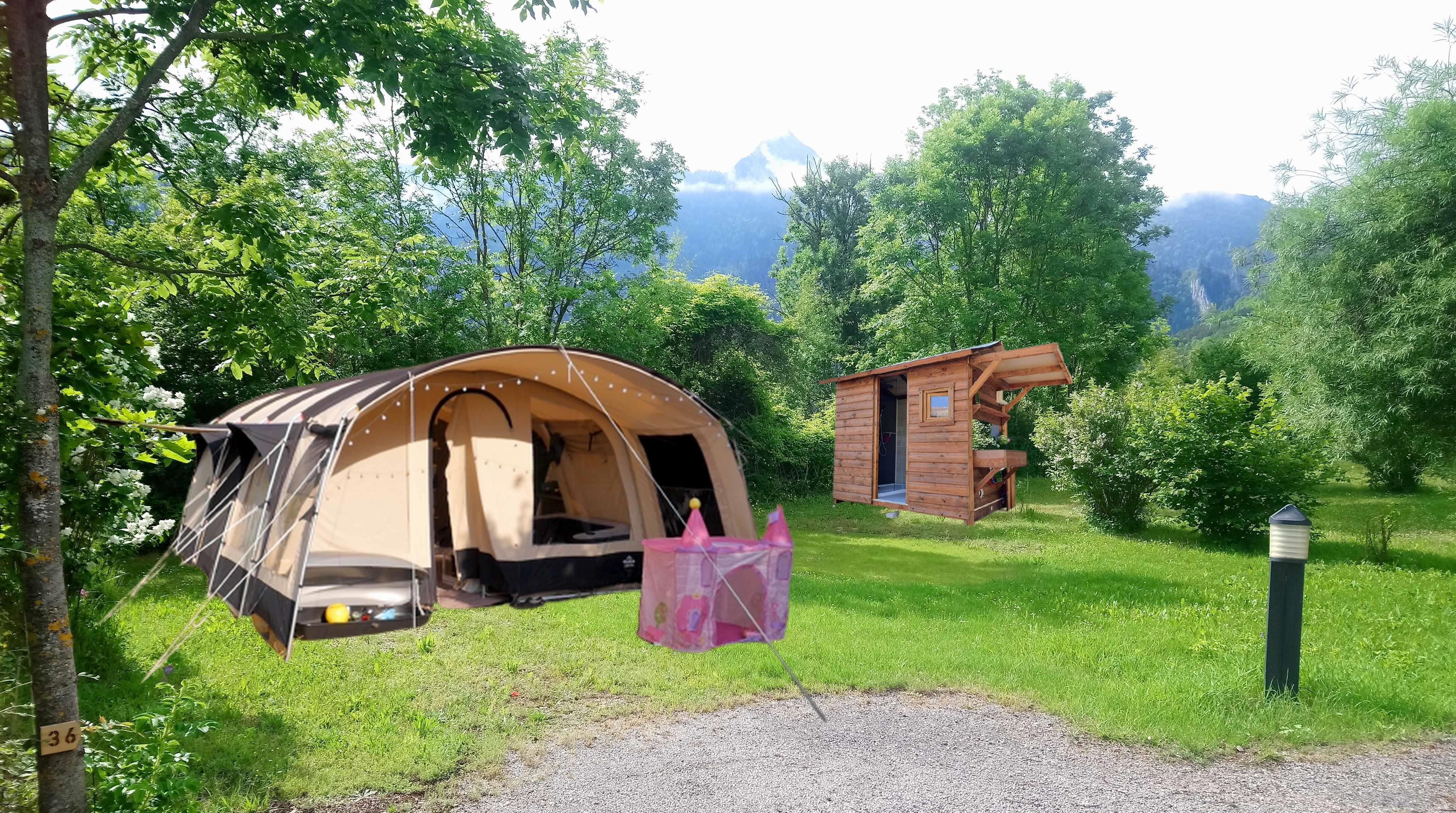 Emplacement Sani Confort Électricité 10A + Voiture + Tente Ou Caravane Ou Camping-Car + Sanitaires Privatifs Emplacement Sani Confort Électricité 10A + Voiture + Tente Ou Caravane Ou Camping-Car + Sanitaires Privatifs