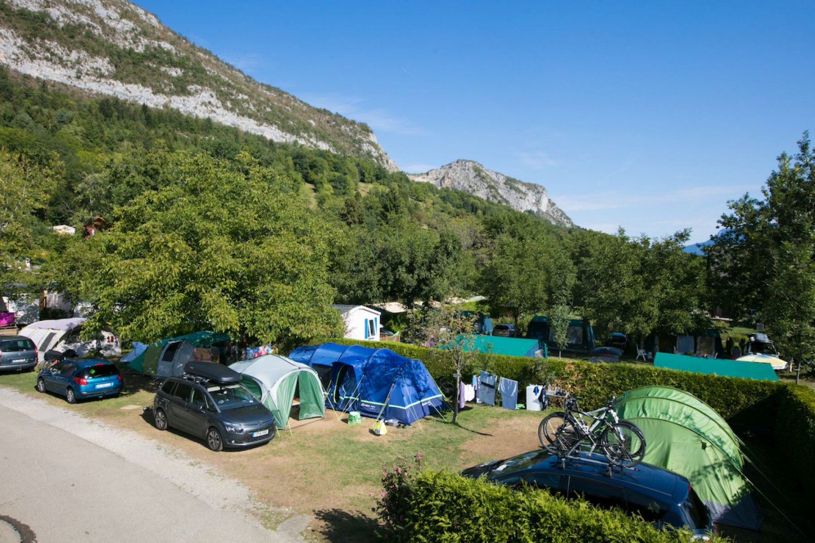 Parcela - Forfait: Parcela + Coche + Tienda O Caravana - Camping les Fontaines Parcela - Forfait: Parcela + Coche + Tienda O Caravana - Camping les Fontaines
