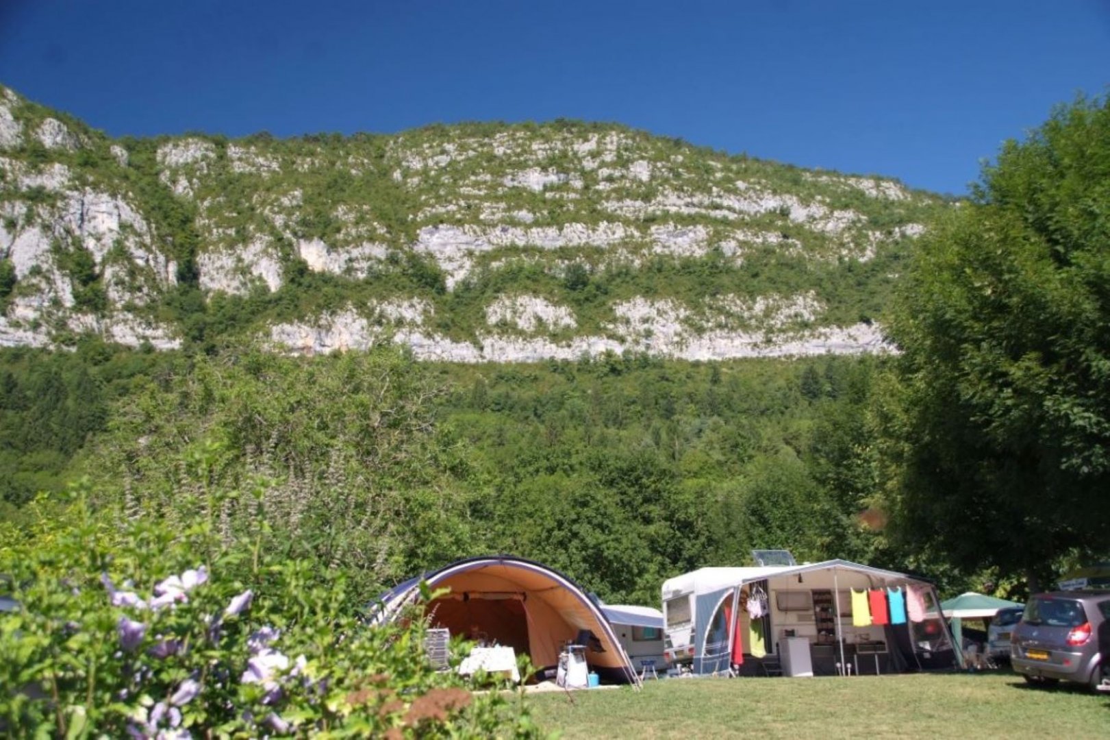 Parcela - Forfait: Parcela + Coche + Tienda O Caravana - Camping les Fontaines