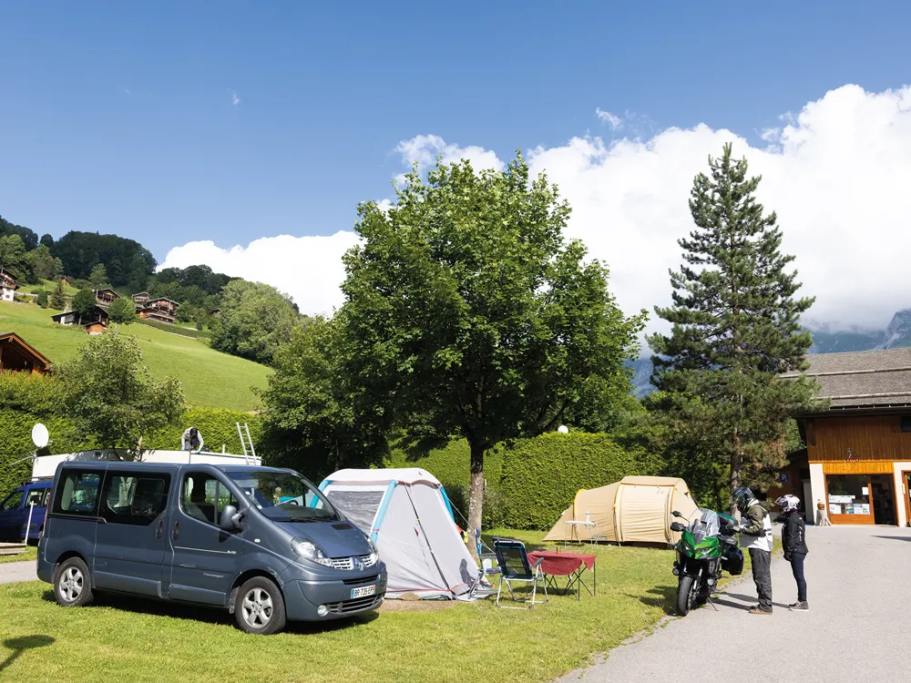 Stellplatz - Stellplatz Nature (1 Zelt, Wohnwagen, Wohnmobil / 1 Auto) - Campasun Camping Le Clos du Pin