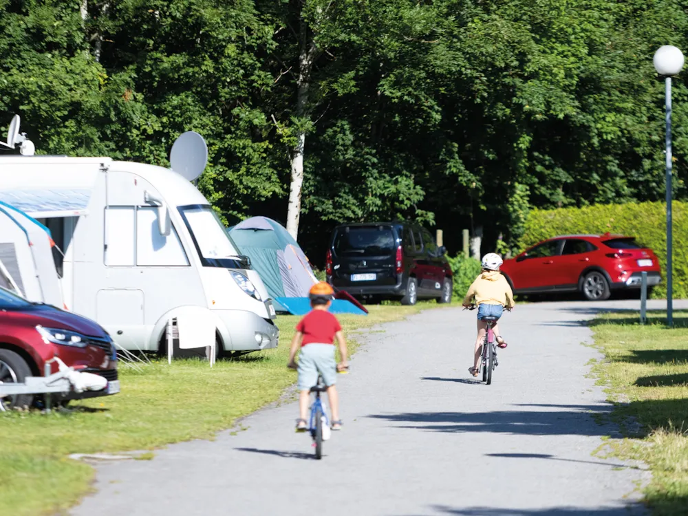 Stellplatz - Stellplatz Nature (1 Zelt, Wohnwagen, Wohnmobil / 1 Auto) - Campasun Camping Le Clos du Pin