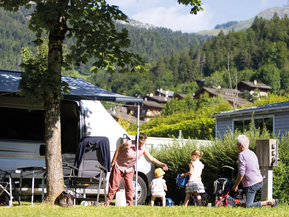 Stellplatz - Stellplatz Nature (1 Zelt, Wohnwagen, Wohnmobil / 1 Auto) - Campasun Camping Le Clos du Pin
