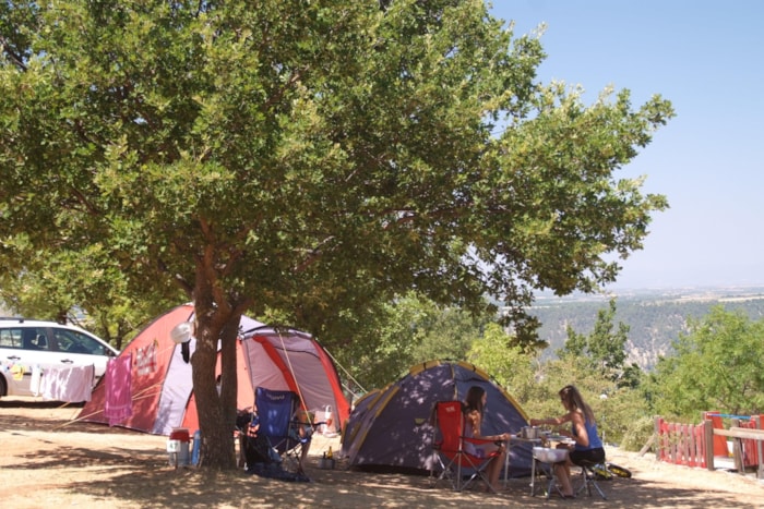 Piazzola Confort (1 Tenda, Roulotte, Camper / 1 Auto / Elettricità 6A)
