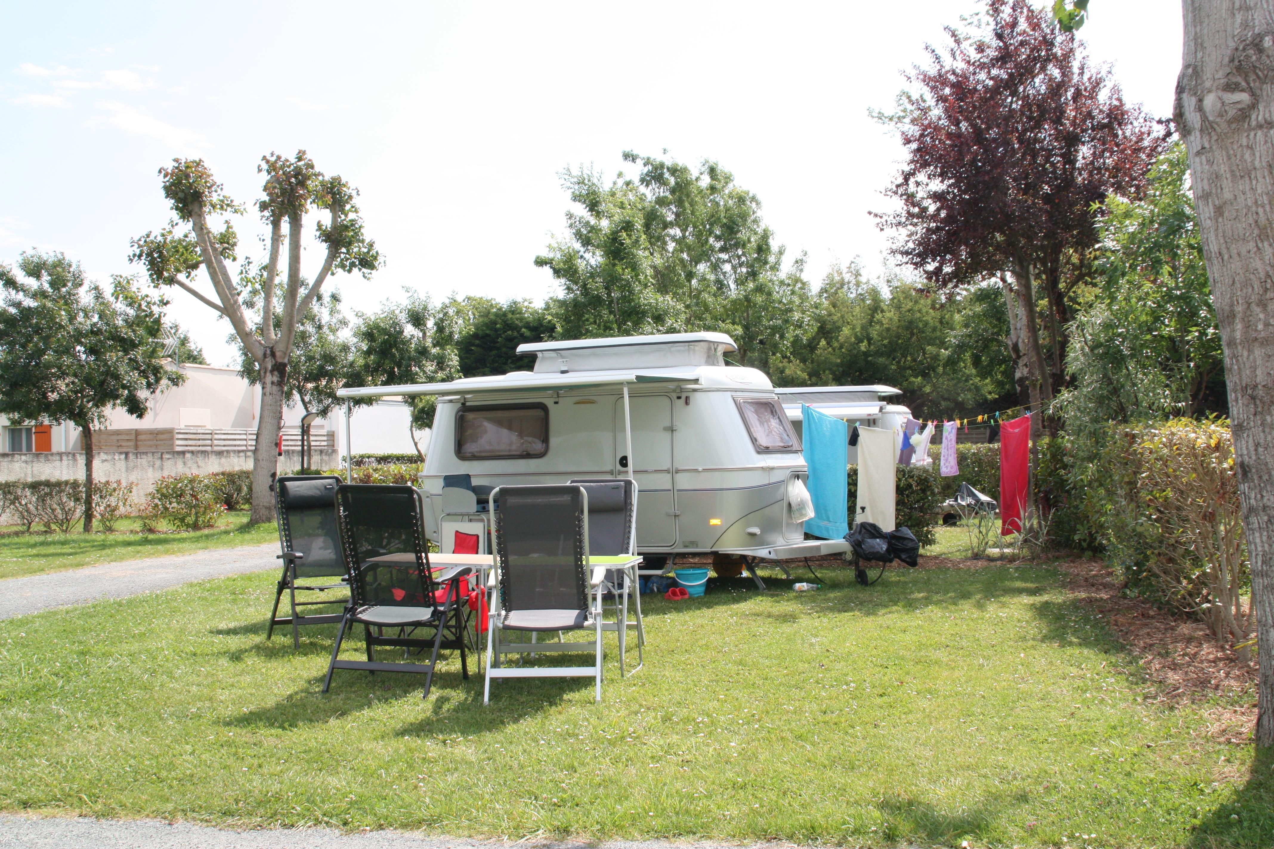 Pitch - Pitch With Tent, Caravan Or Motor Home / 1 Car / Electricity - Camping Au Pigeonnier