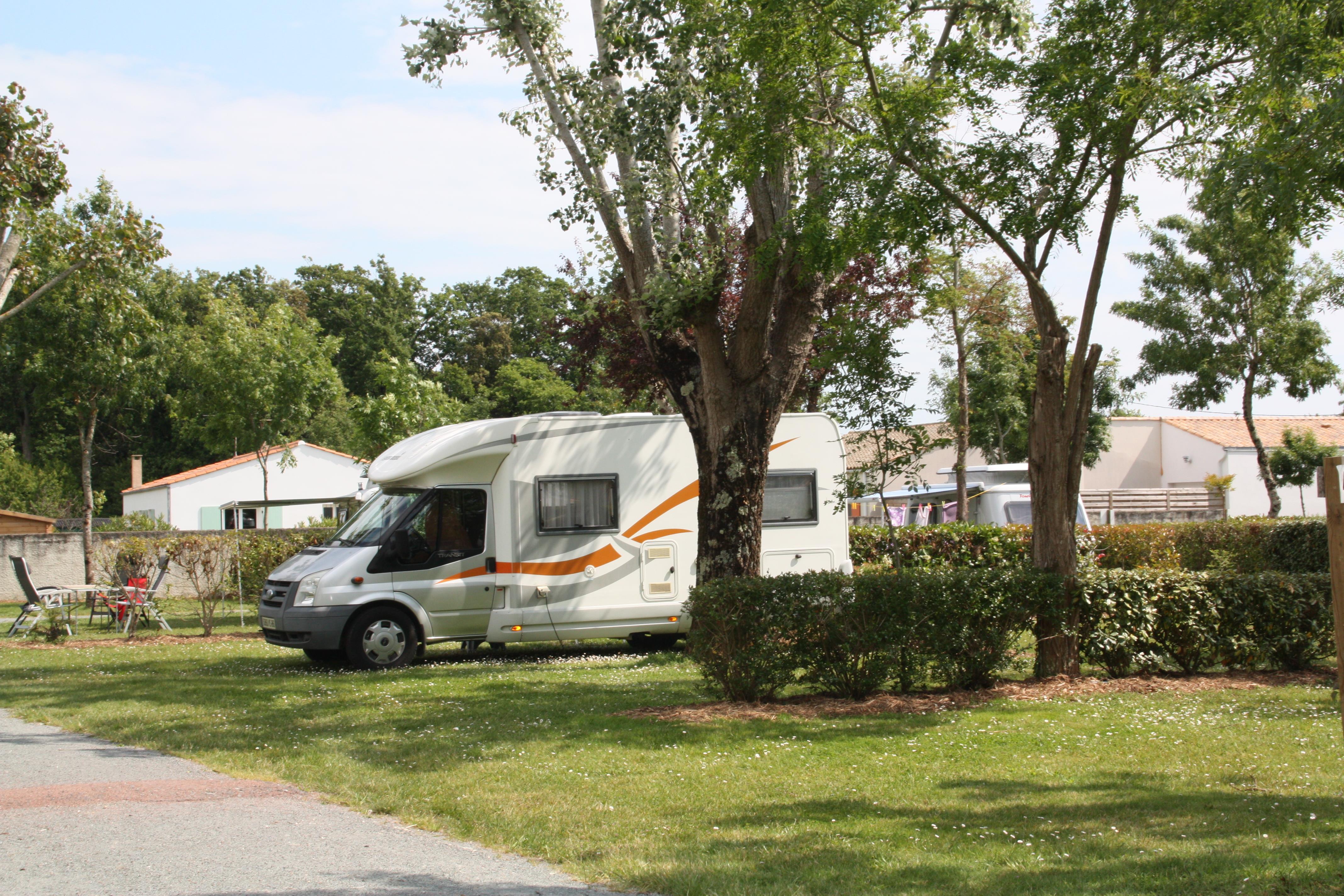 Pitch - Pitch With Tent, Caravan Or Motor Home / 1 Car / Electricity - Camping Au Pigeonnier
