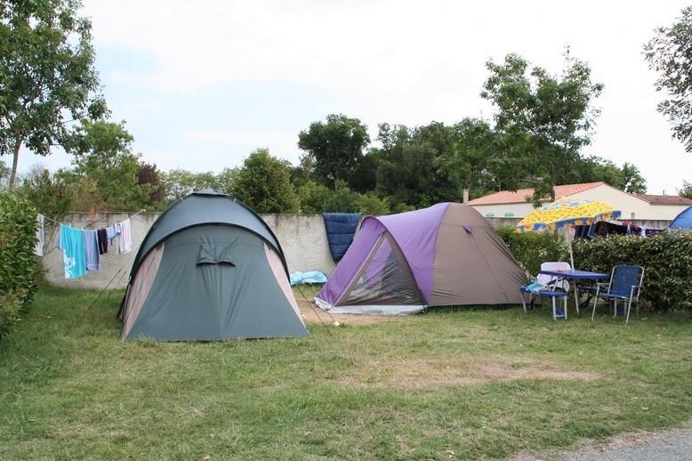 Pitch - Pitch With Tent, Caravan Or Motor Home / 1 Car / Electricity - Camping Au Pigeonnier
