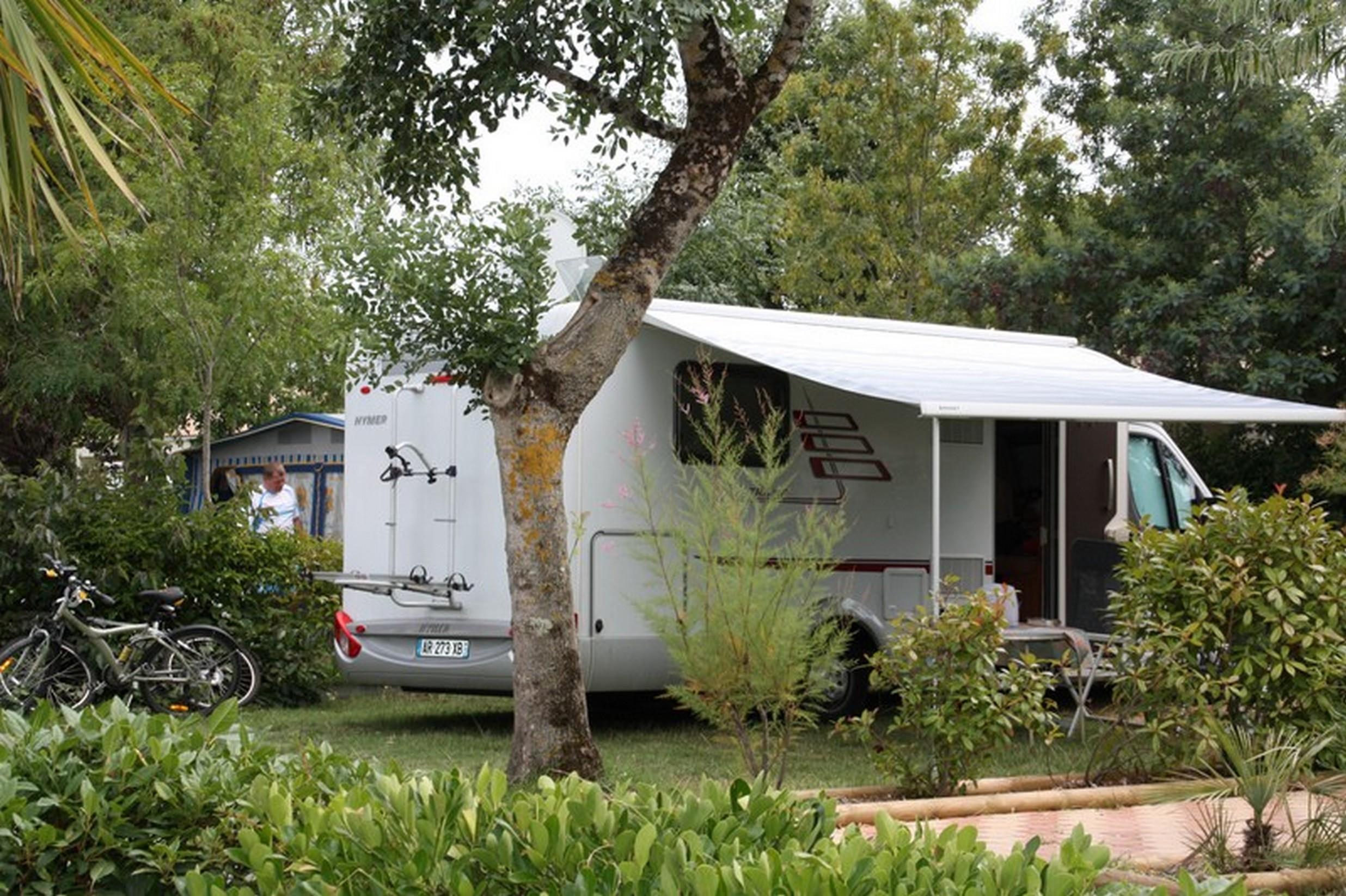 Pitch - Pitch With Tent, Caravan Or Motor Home / 1 Car / Electricity - Camping Au Pigeonnier