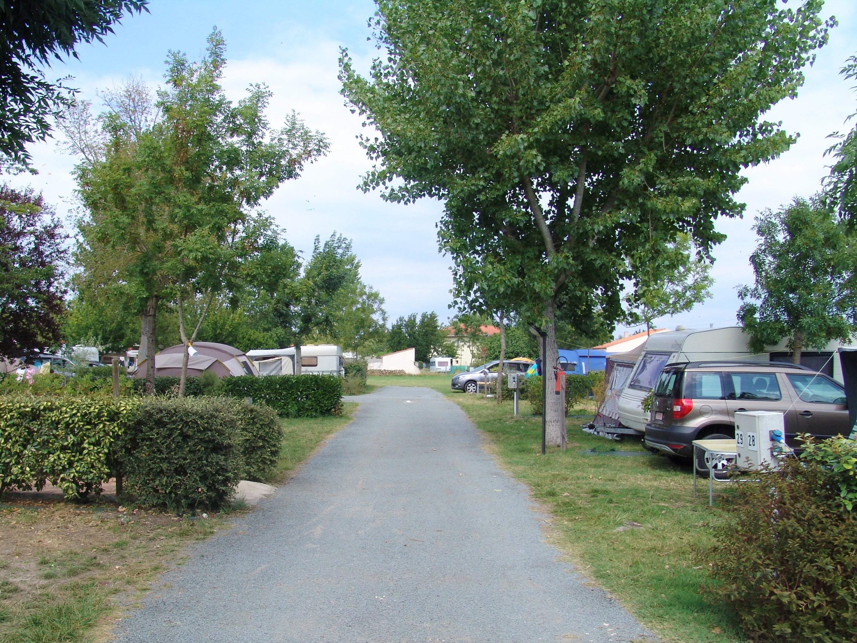 Pitch - Pitch With Tent, Caravan Or Motor Home / 1 Car / Electricity - Camping Au Pigeonnier
