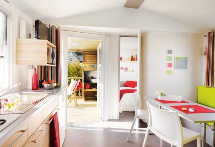 Bedroom Mobile Home 5-Person, Double Slope Roof, 26 M², Semi-Covered Wood Terrace