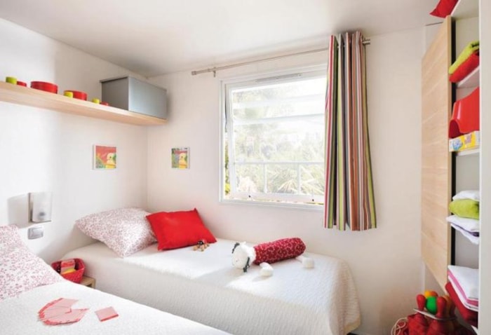 Bedroom Mobile Home 5-Person, Double Slope Roof, 26 M², Semi-Covered Wood Terrace