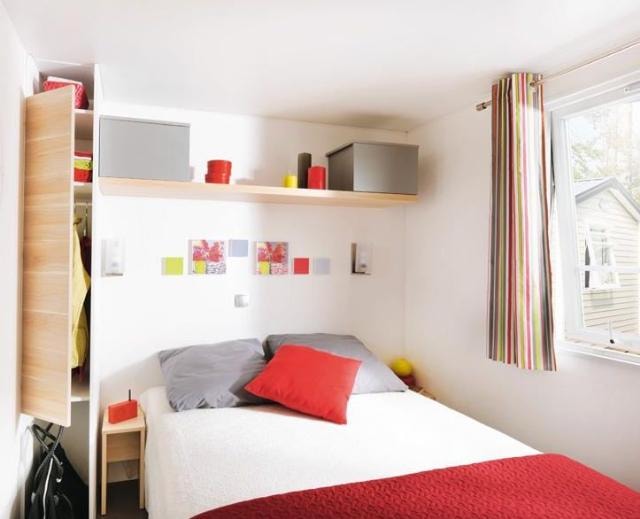 Bedroom Mobile Home 5-Person, Double Slope Roof, 26 M², Semi-Covered Wood Terrace