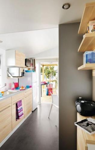 Bedroom Mobile Home 6-Person, Double Slope Roof, 35 M², Semi-Covered Wood Terrace