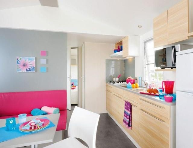 Bedroom Mobile Home 6-Person, Double Slope Roof, 35 M², Semi-Covered Wood Terrace