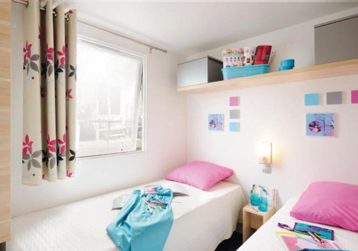 Bedroom Mobile Home 6-Person, Double Slope Roof, 35 M², Semi-Covered Wood Terrace