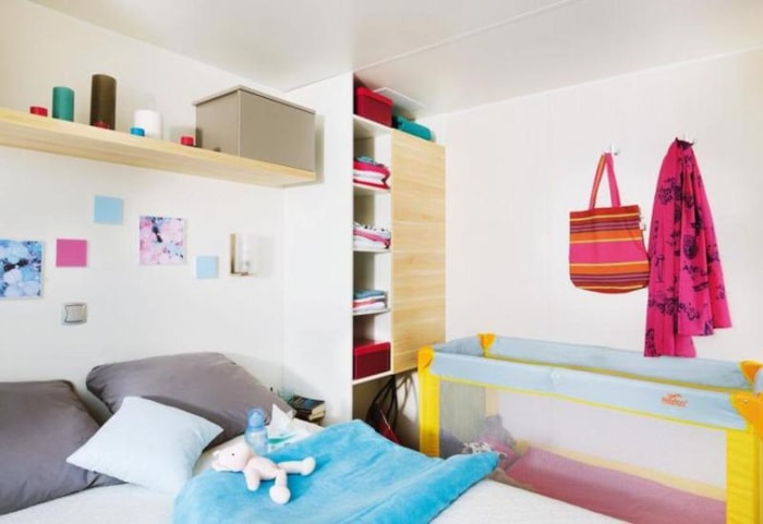 Bedroom Mobile Home 6-Person, Double Slope Roof, 35 M², Semi-Covered Wood Terrace