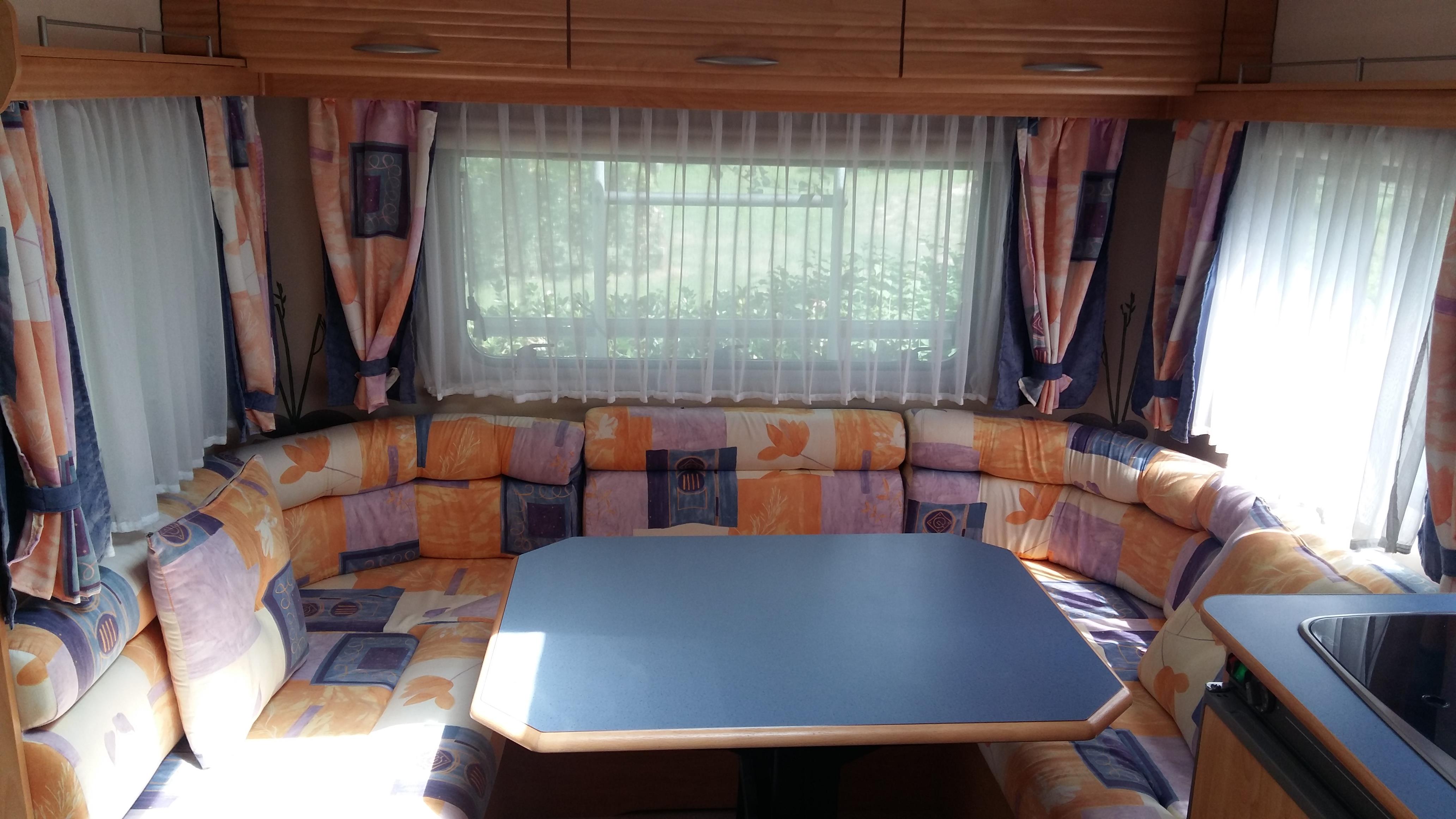 Location - Caravane Avec Auvent Sans Sanitaires, 1 Chambre - Camping le Grand Cerf