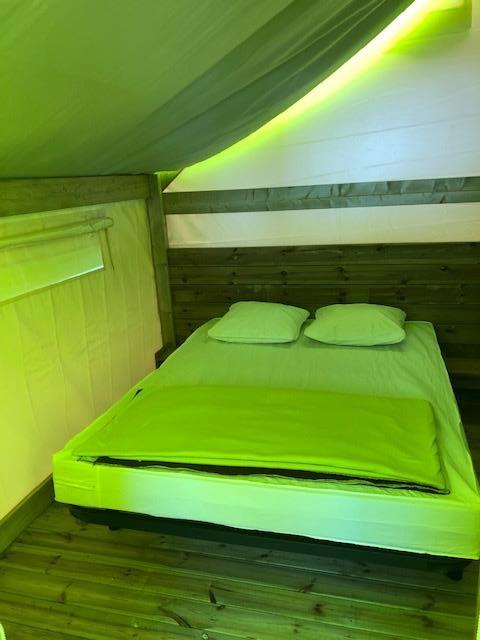 Location - Tente Ecolodge - 4 À 5 Pers - 2 Chambres - Camping du Petit Pont